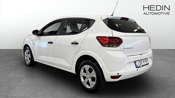 Vehicle Image 7