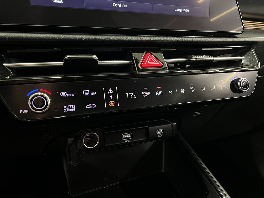 Vehicle Image 25