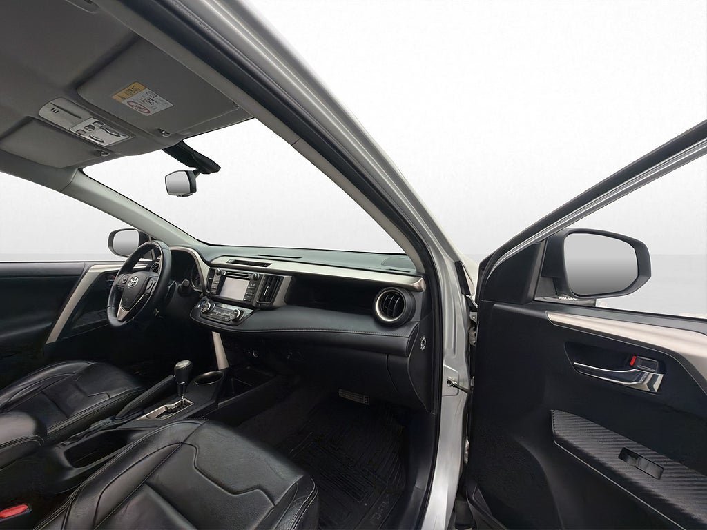 Vehicle Image 23