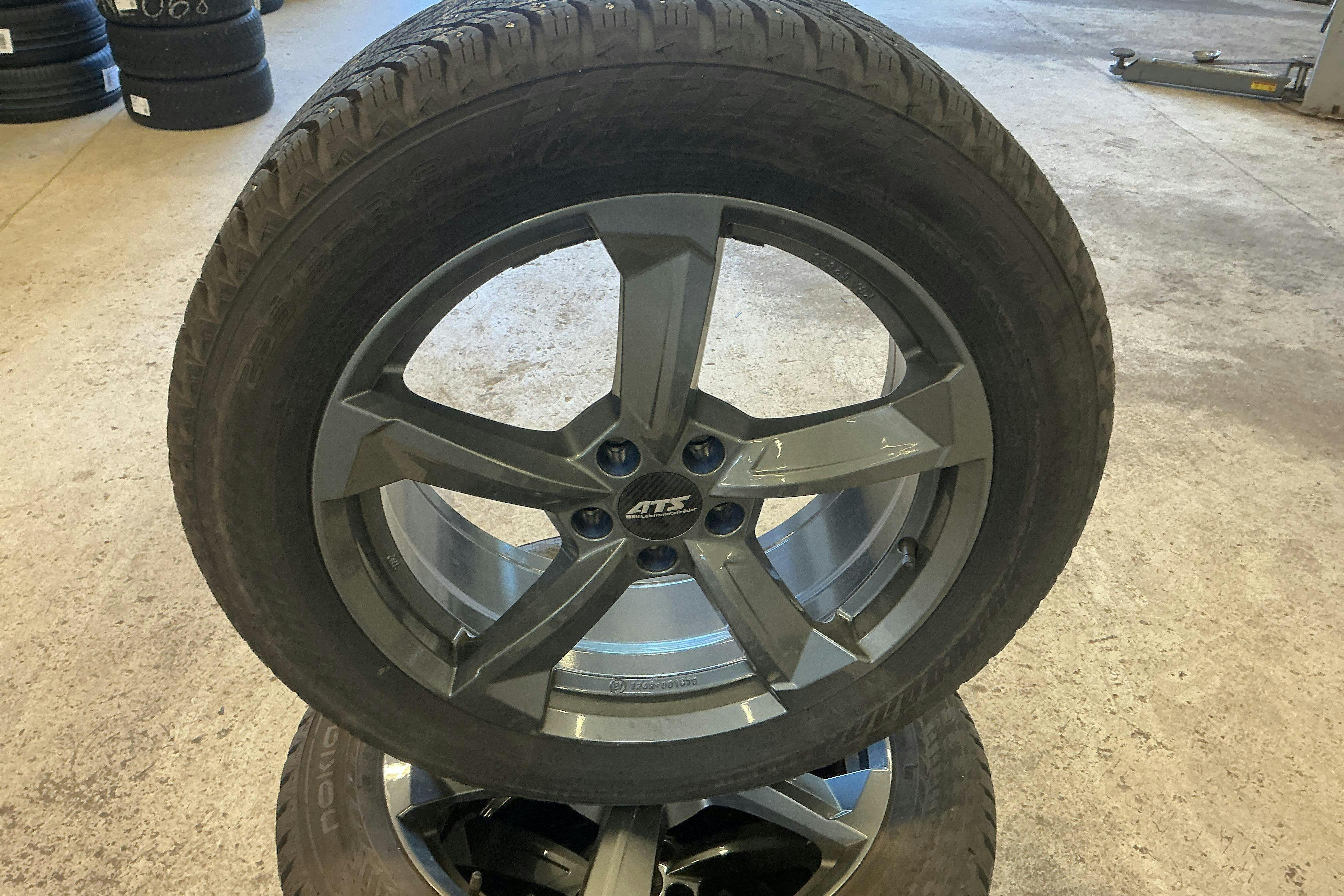 Vehicle Image 17