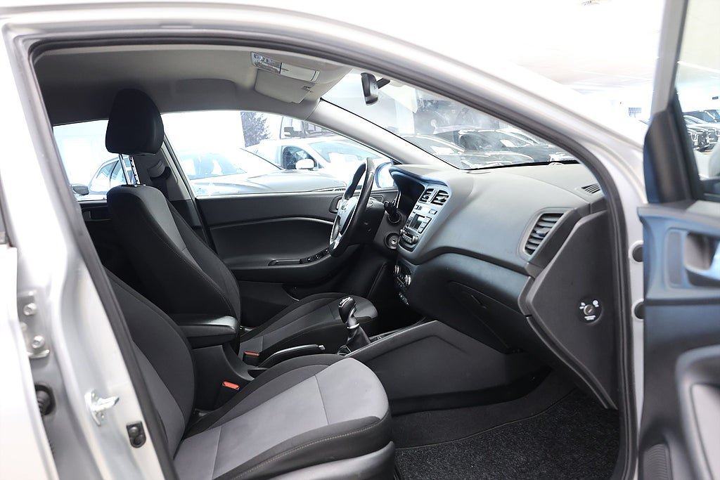 Vehicle Image 13
