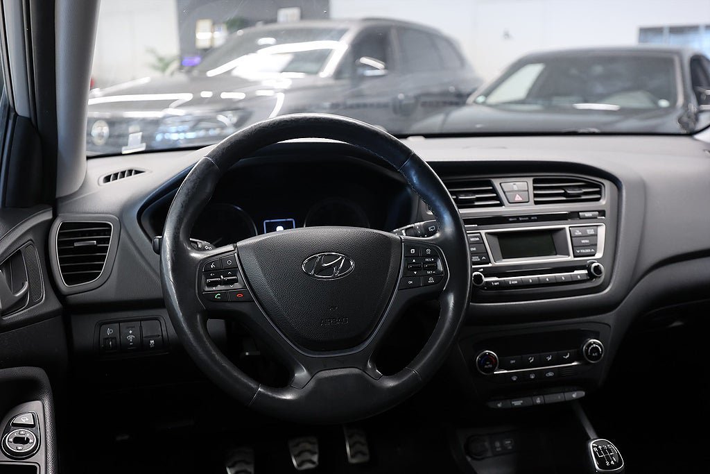 Vehicle Image 15