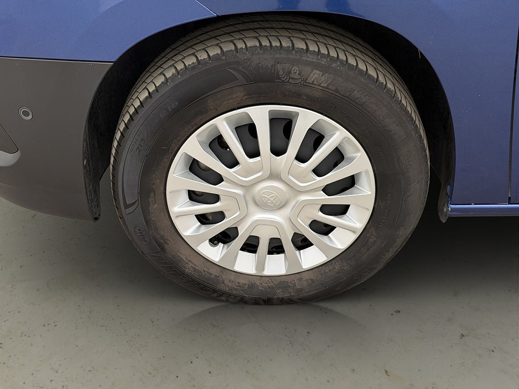 Vehicle Image 30