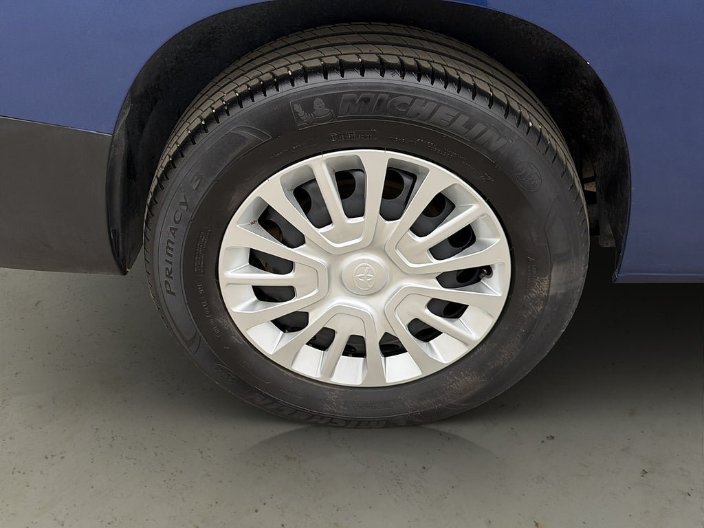 Vehicle Image 32