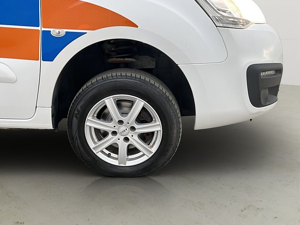 Vehicle Image 30