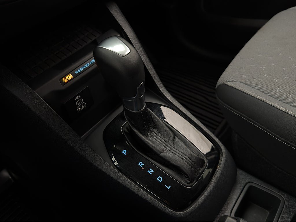Vehicle Image 25