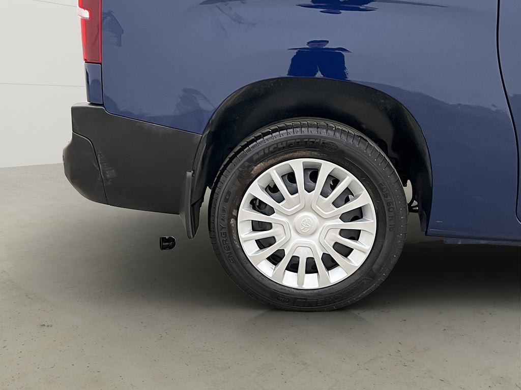 Vehicle Image 32