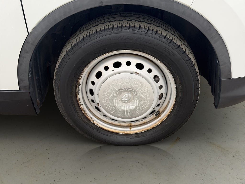 Vehicle Image 32