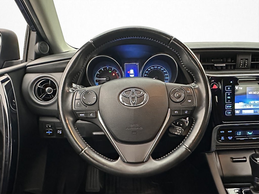 Vehicle Image 10
