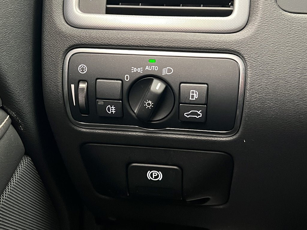 Vehicle Image 34