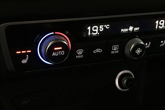 Vehicle Image 26