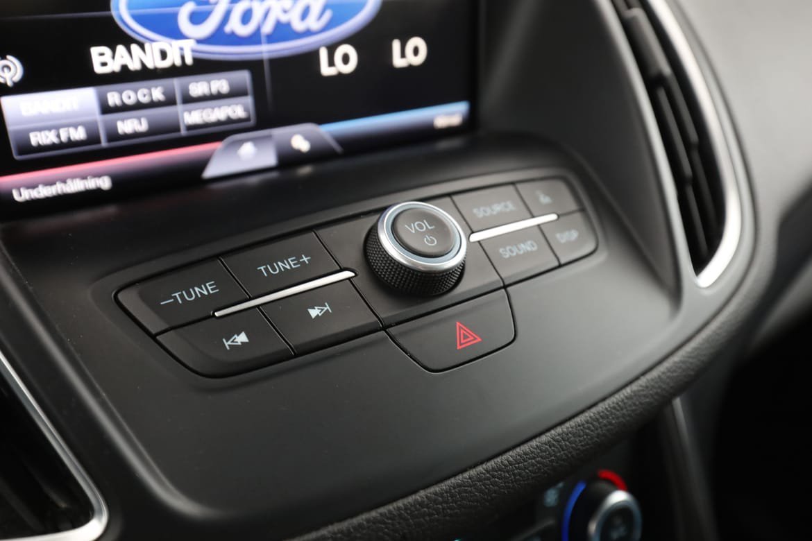 Vehicle Image 25