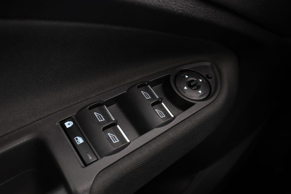 Vehicle Image 32
