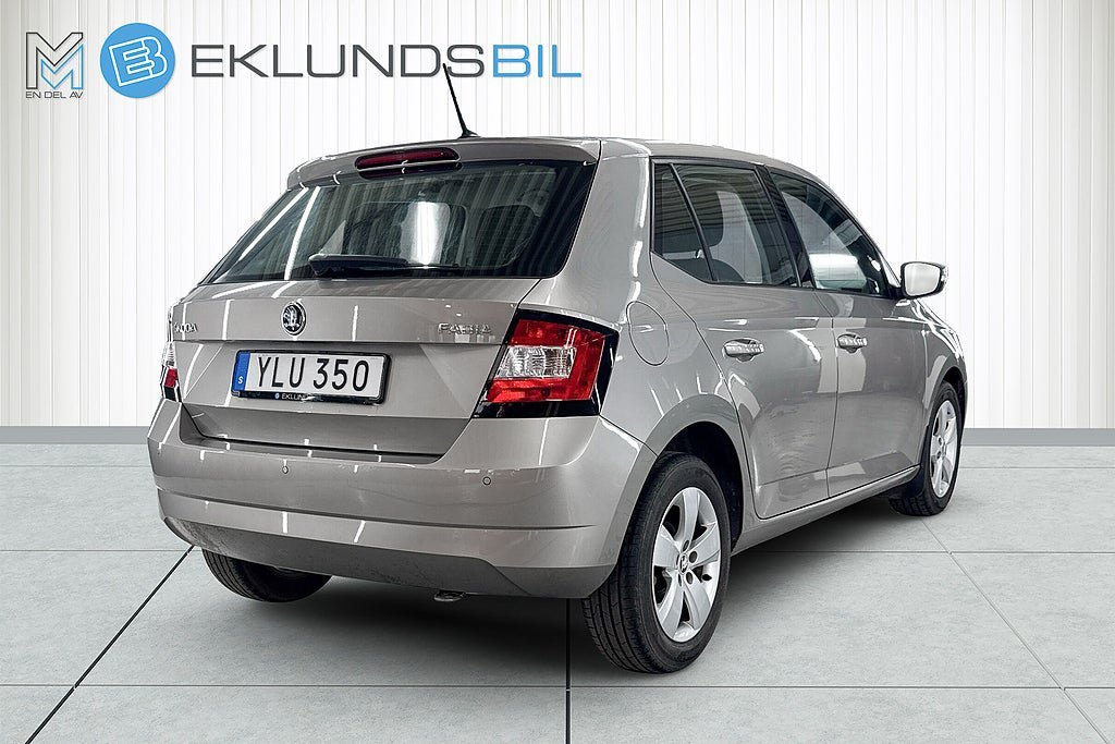 Vehicle Image 6