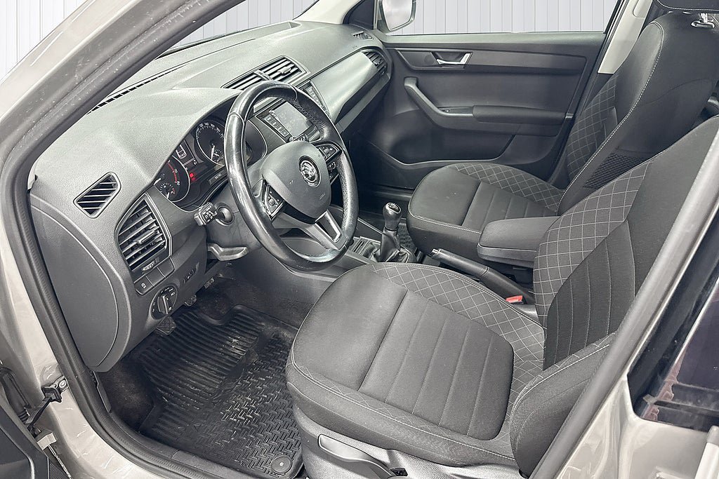 Vehicle Image 16