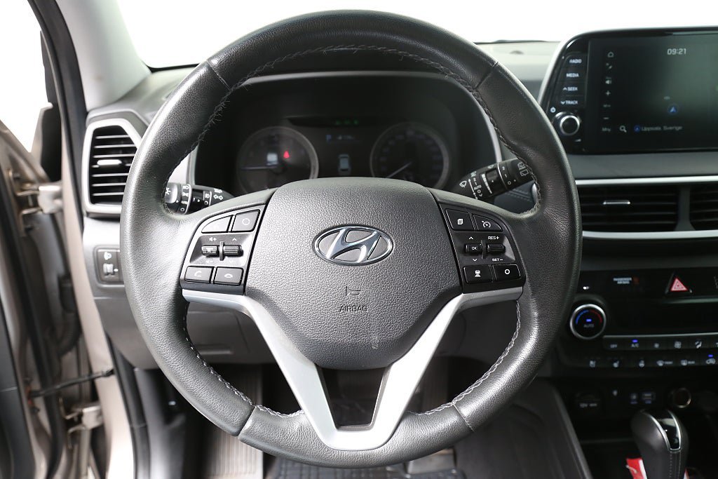 Vehicle Image 16
