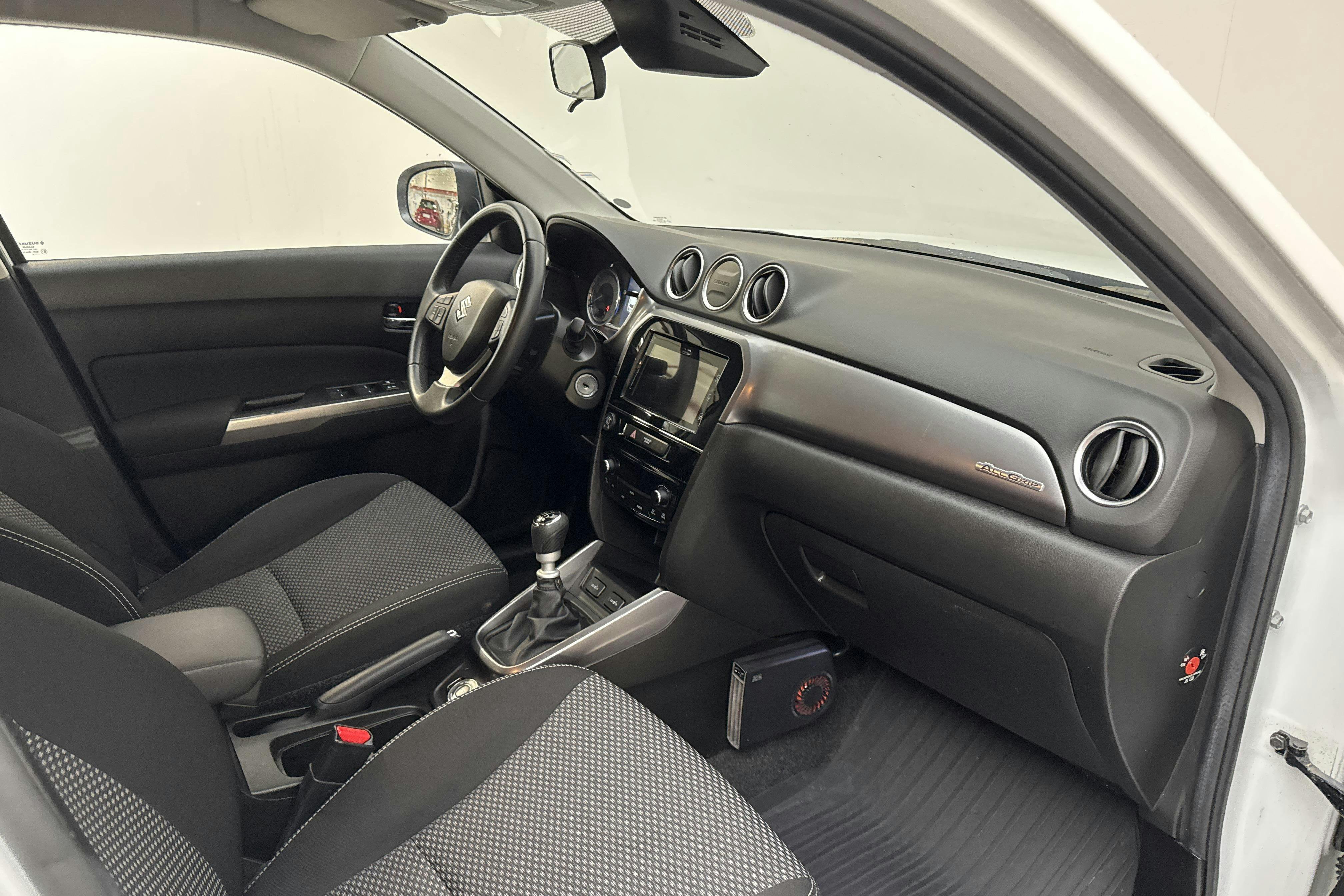 Vehicle Image 7
