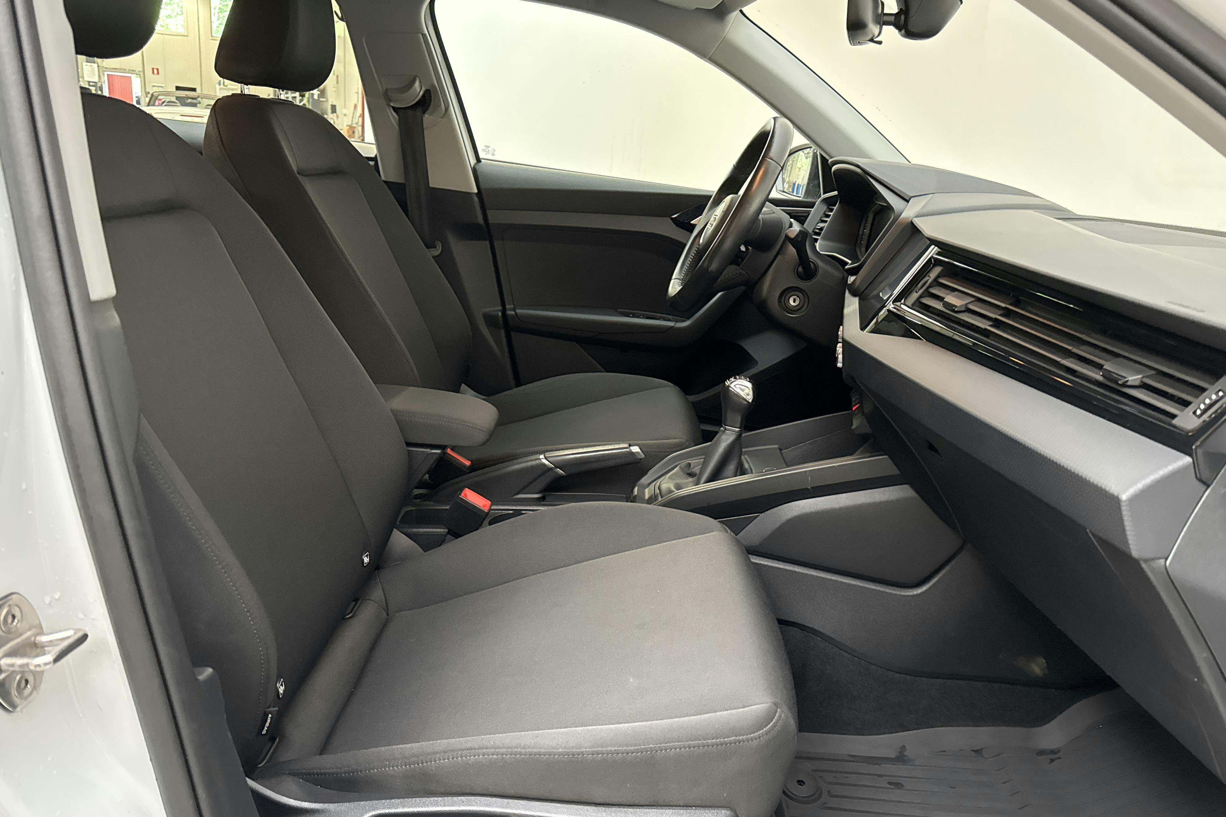 Vehicle Image 7