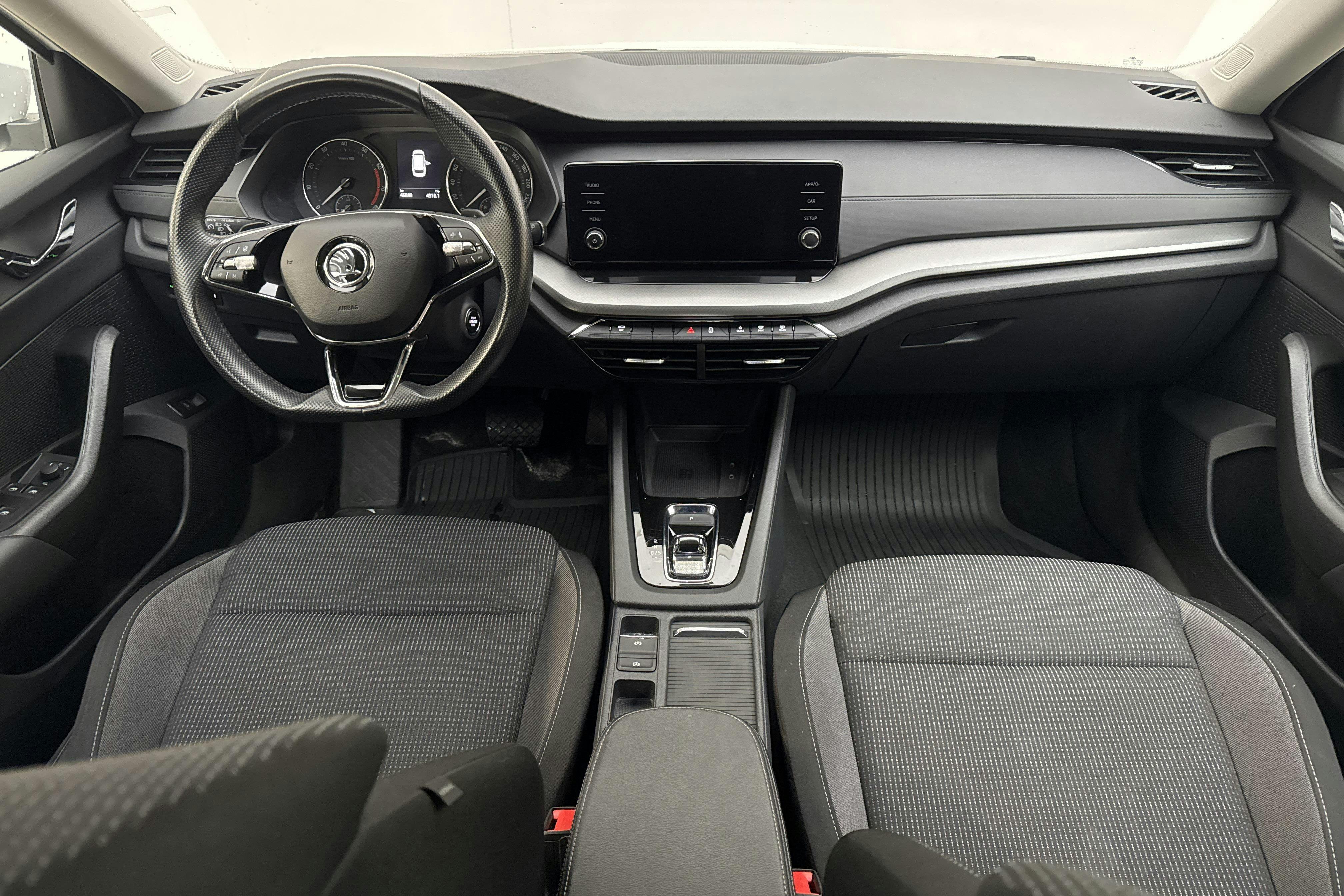 Vehicle Image 6