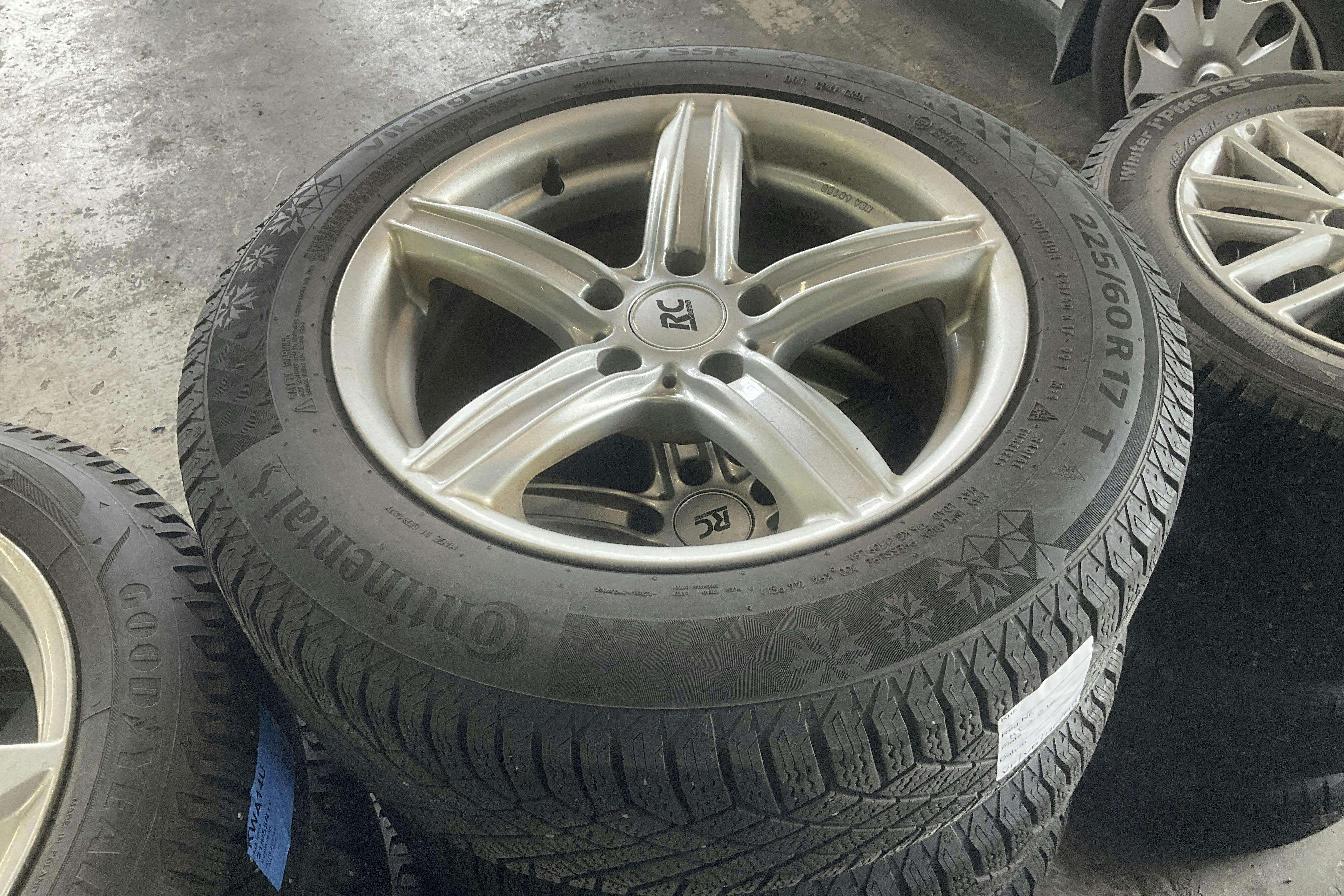 Vehicle Image 11