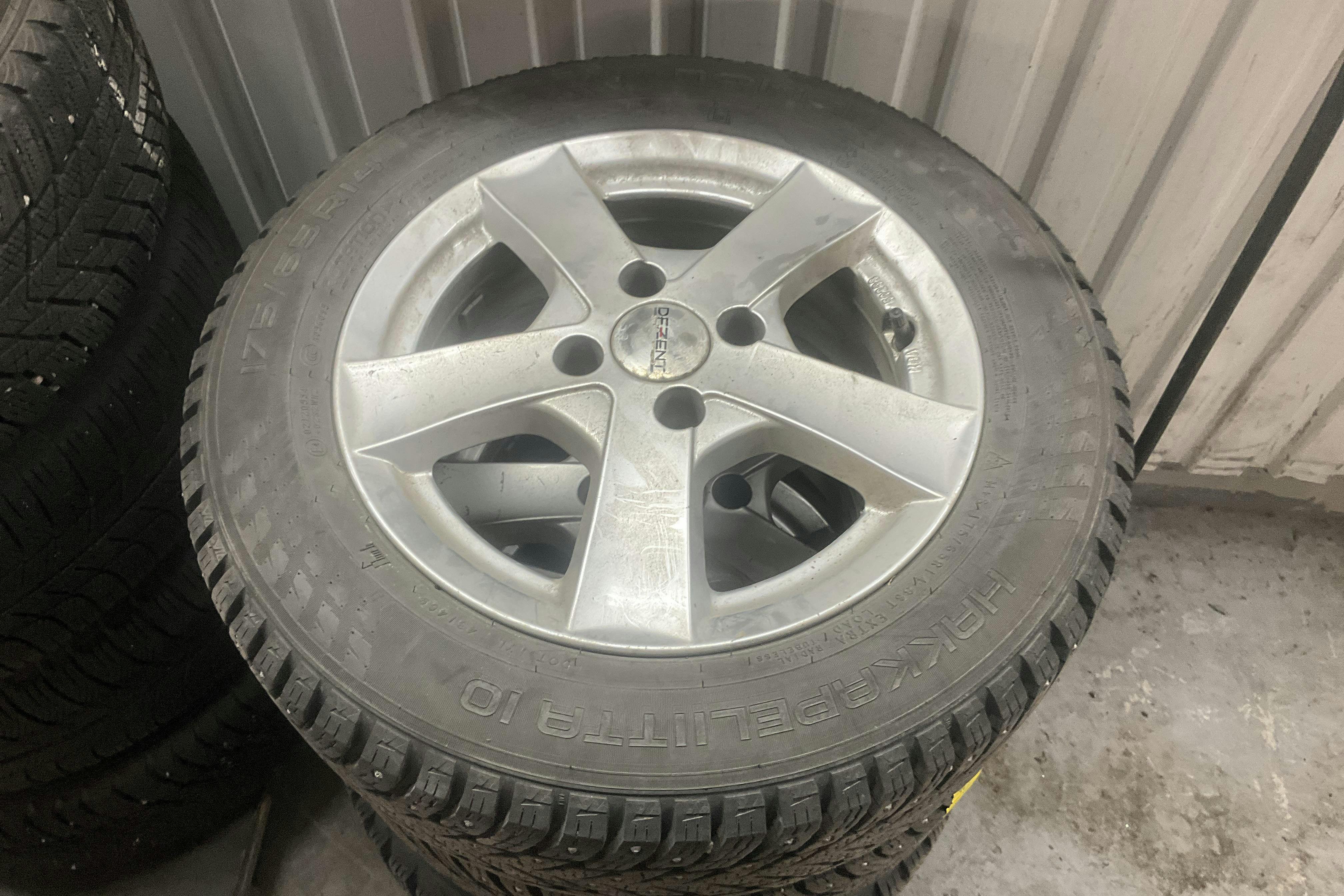 Vehicle Image 11