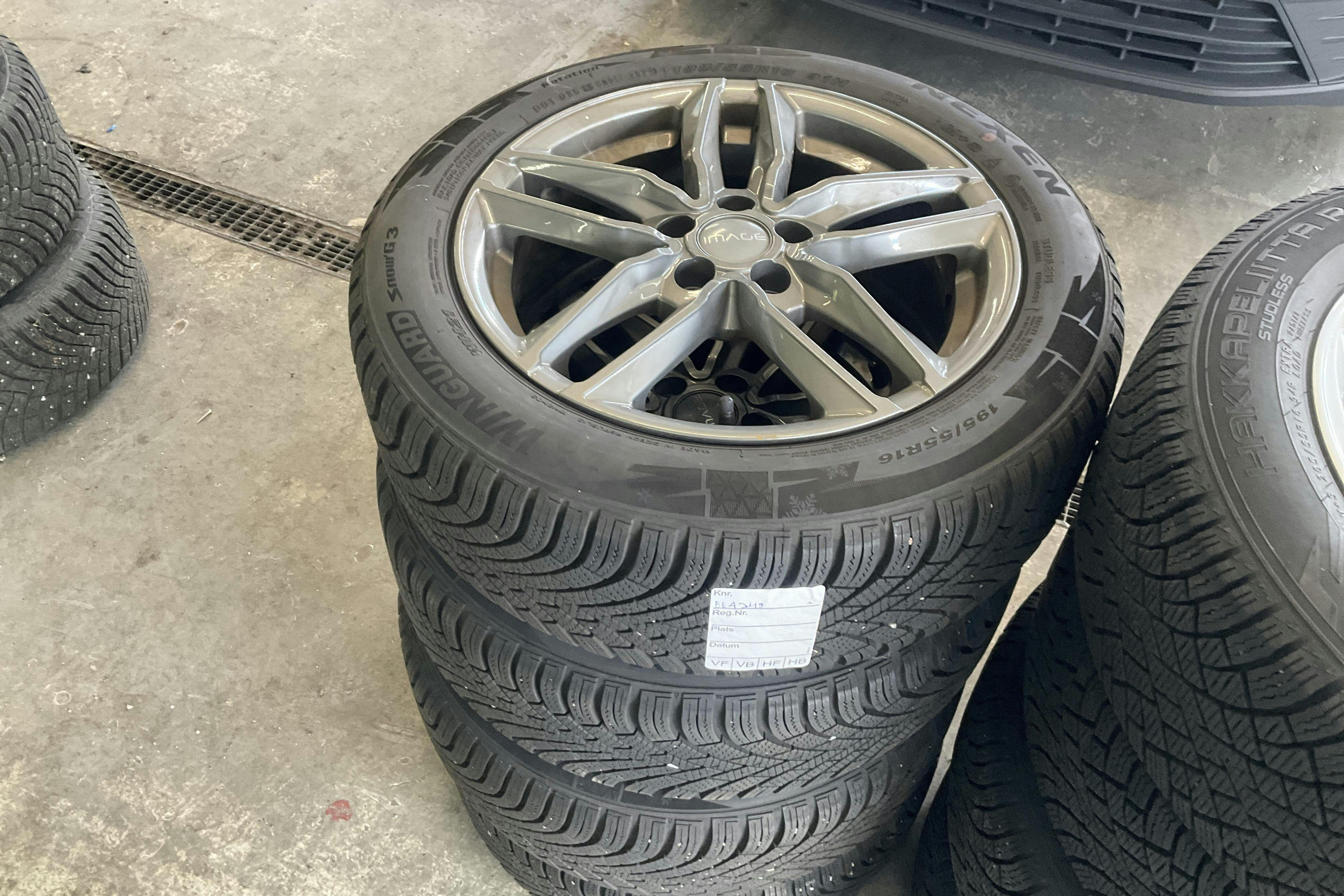 Vehicle Image 11