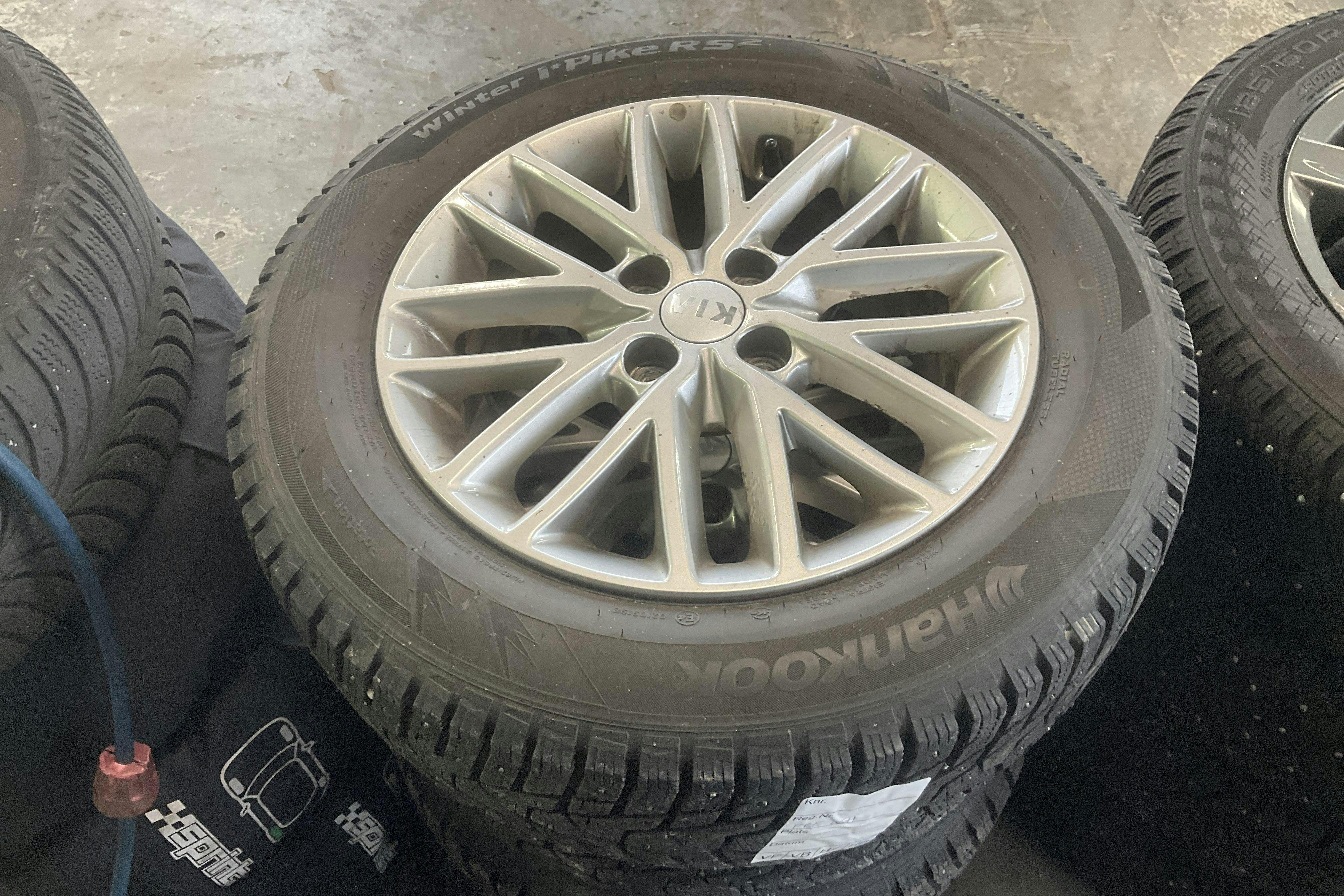 Vehicle Image 12