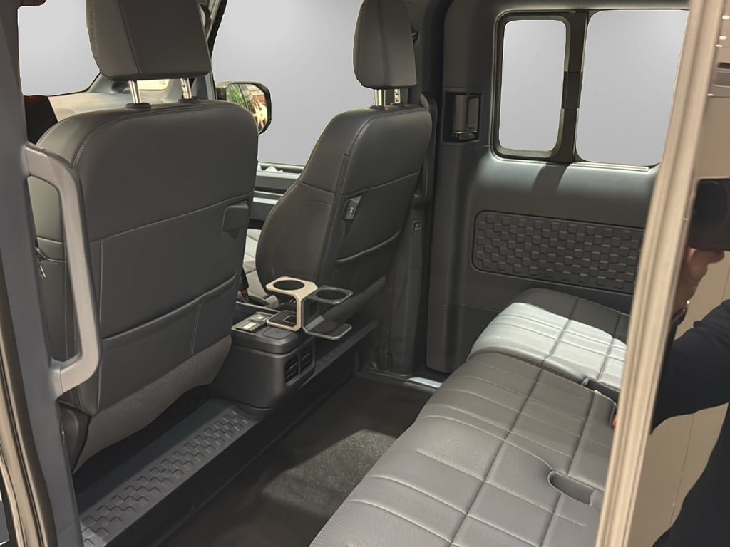 Vehicle Image 12