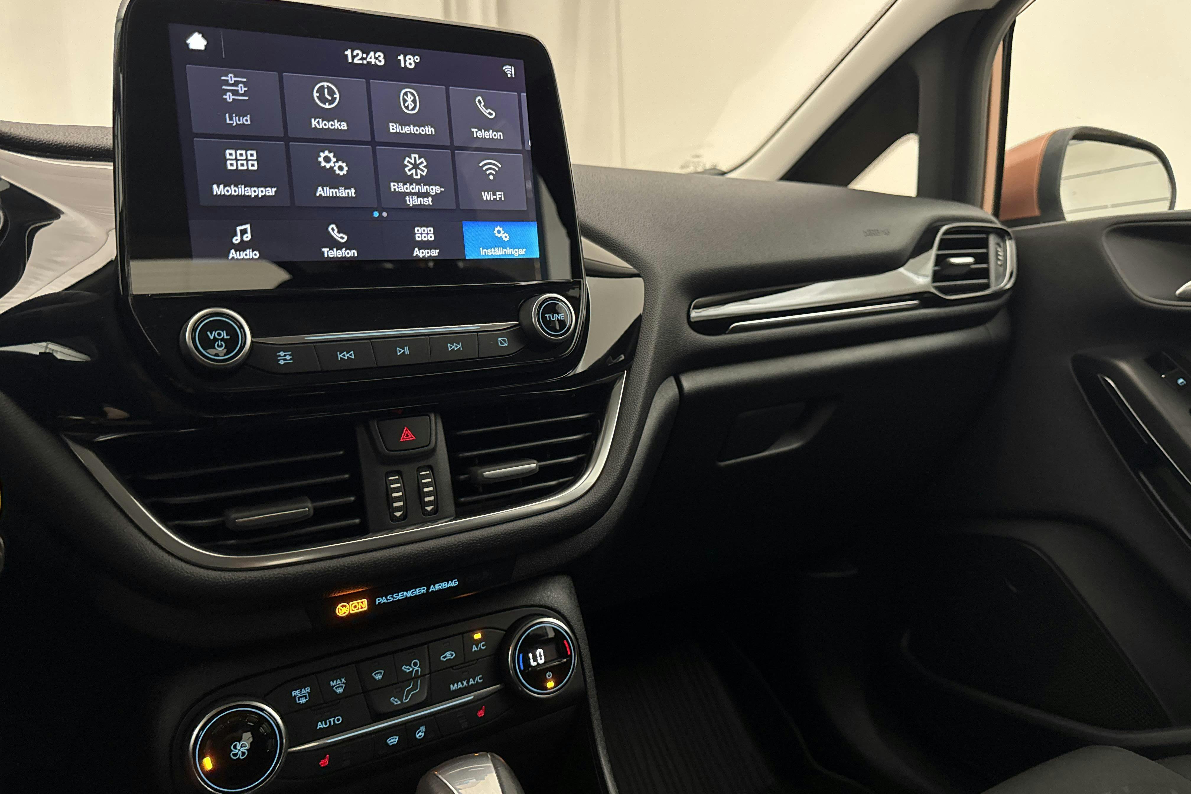 Vehicle Image 12