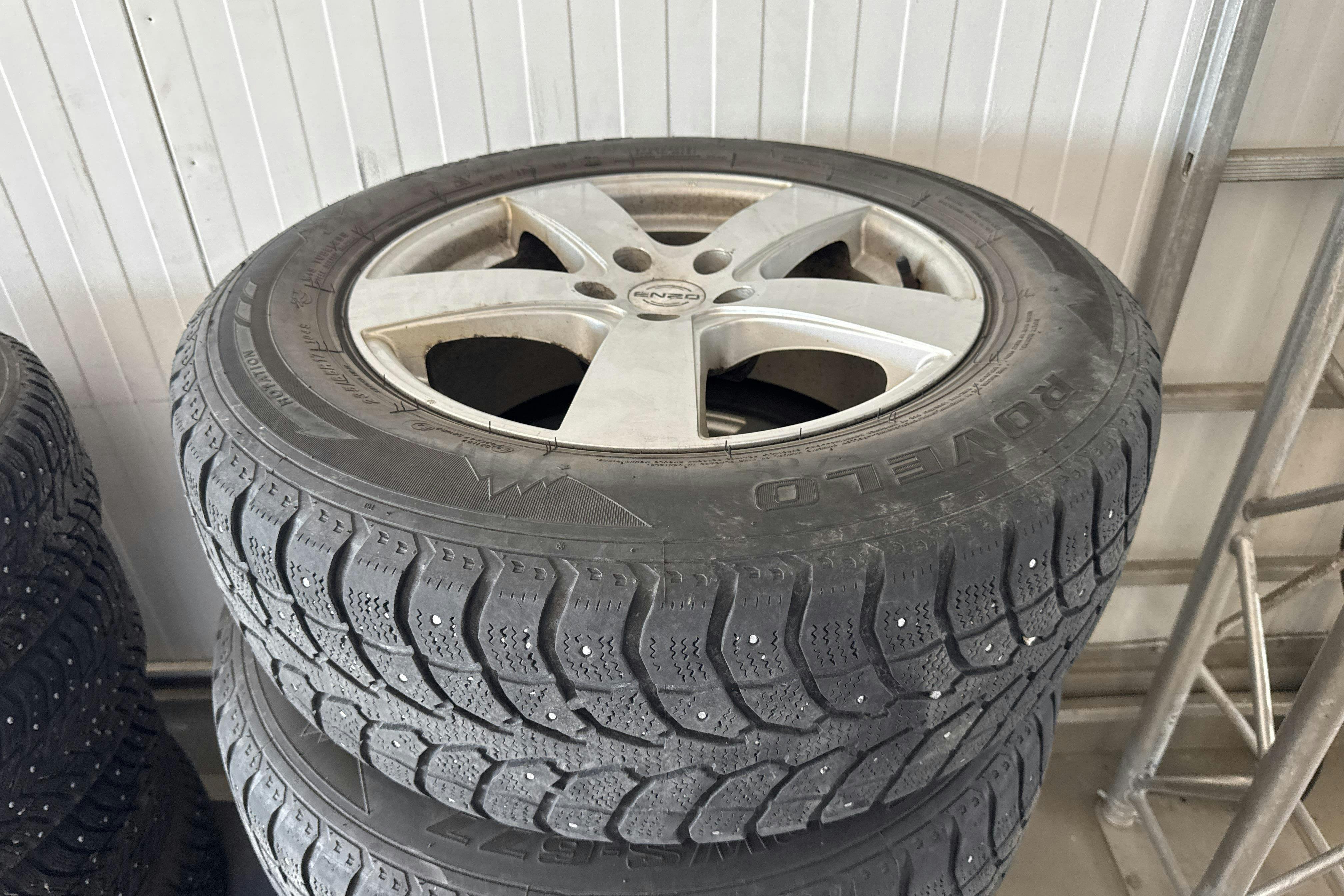 Vehicle Image 14