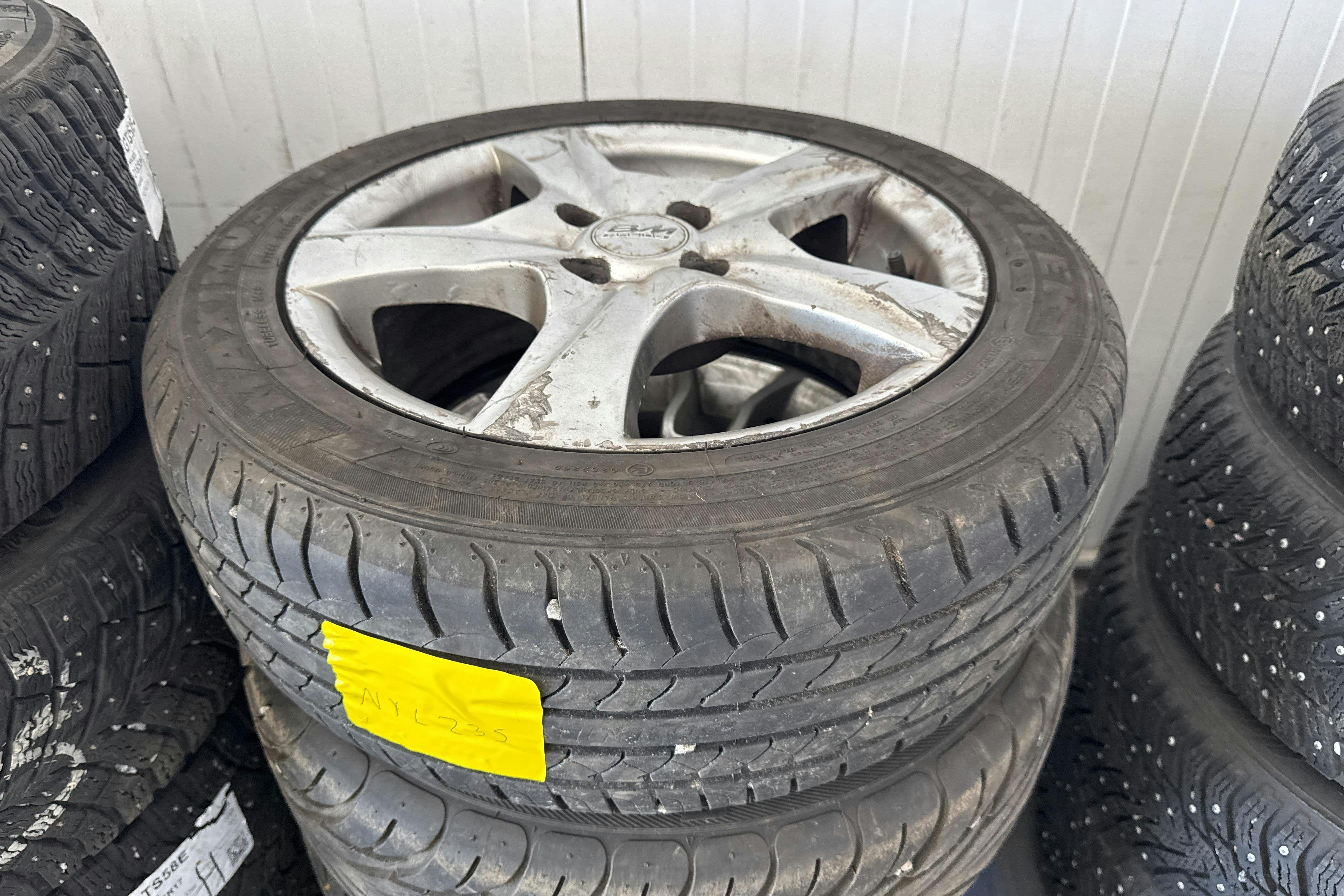Vehicle Image 15