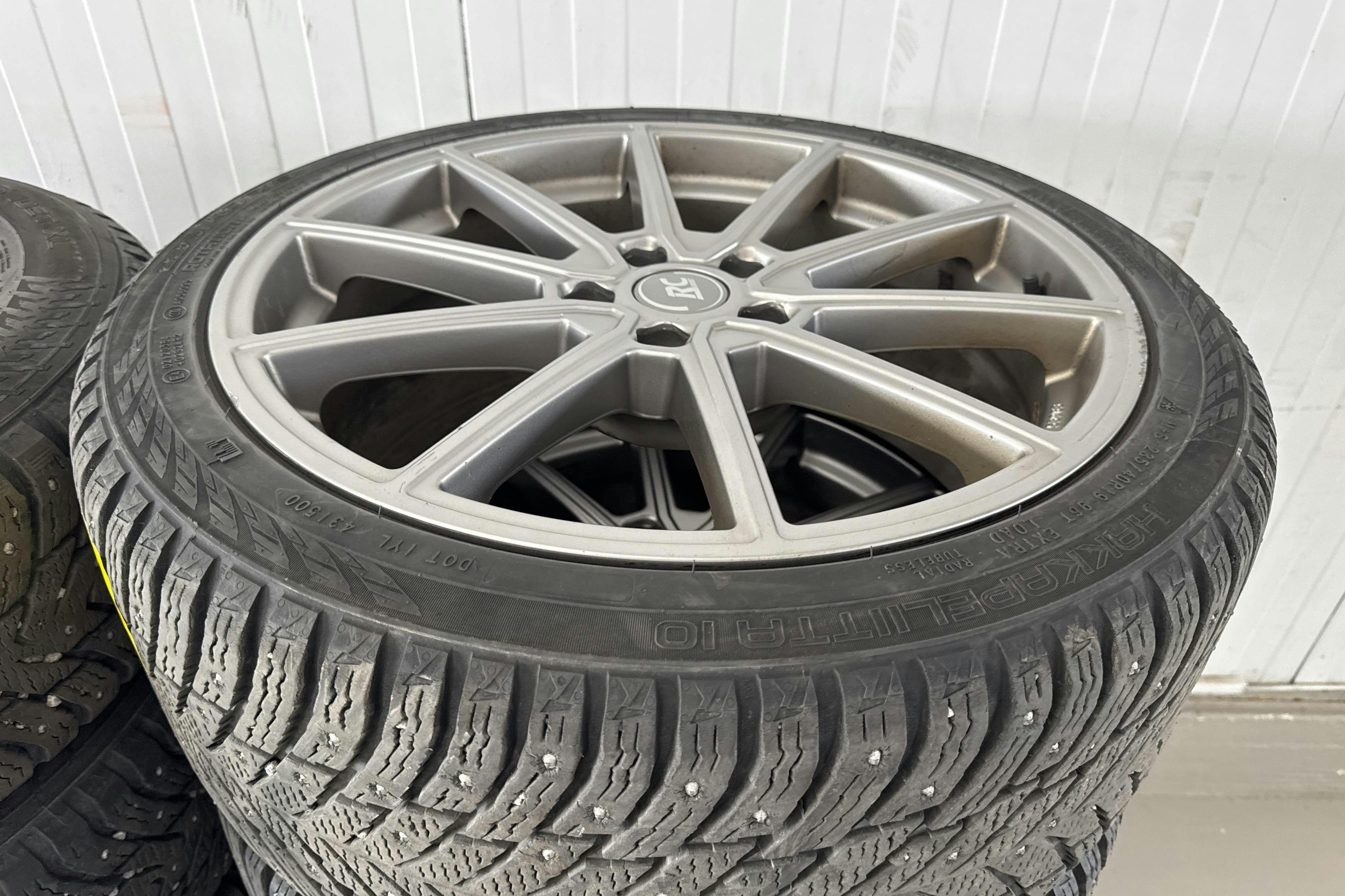 Vehicle Image 21