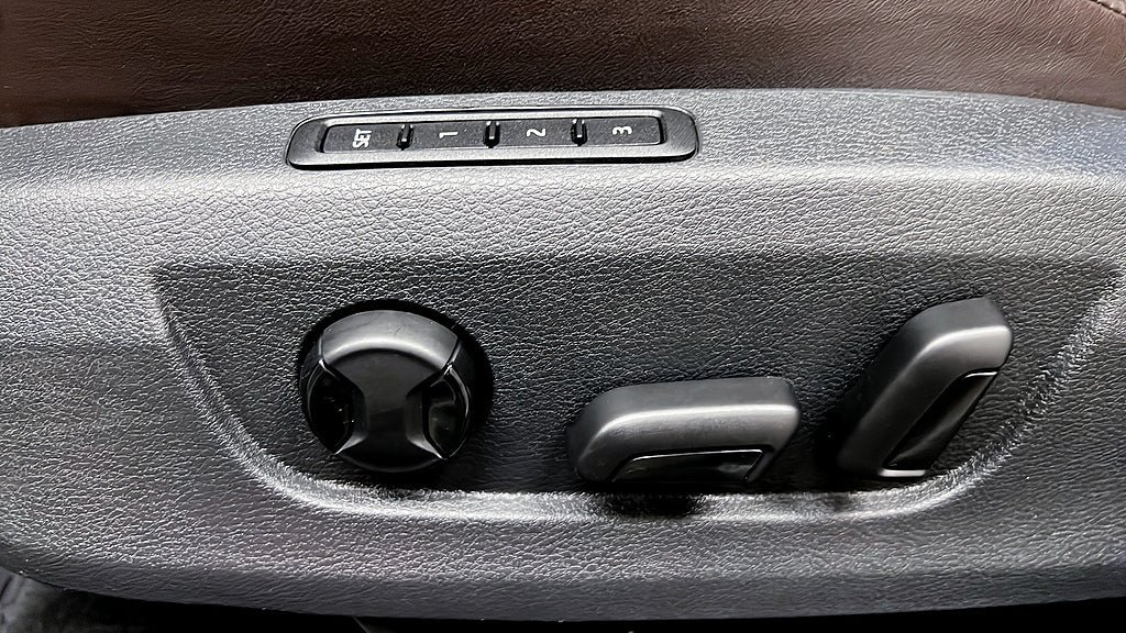 Vehicle Image 17
