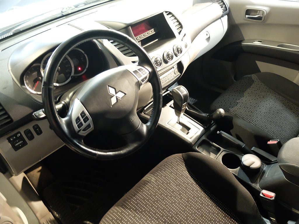 Vehicle Image 11