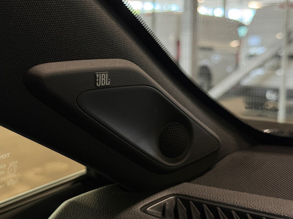 Vehicle Image 23