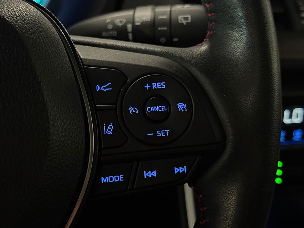 Vehicle Image 25
