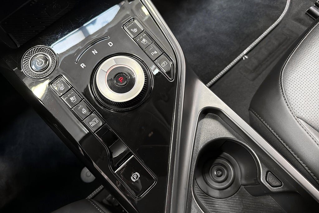 Vehicle Image 12