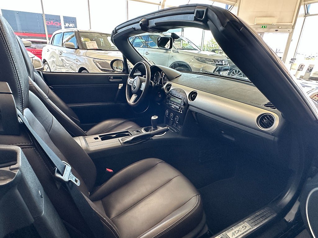 Vehicle Image 10