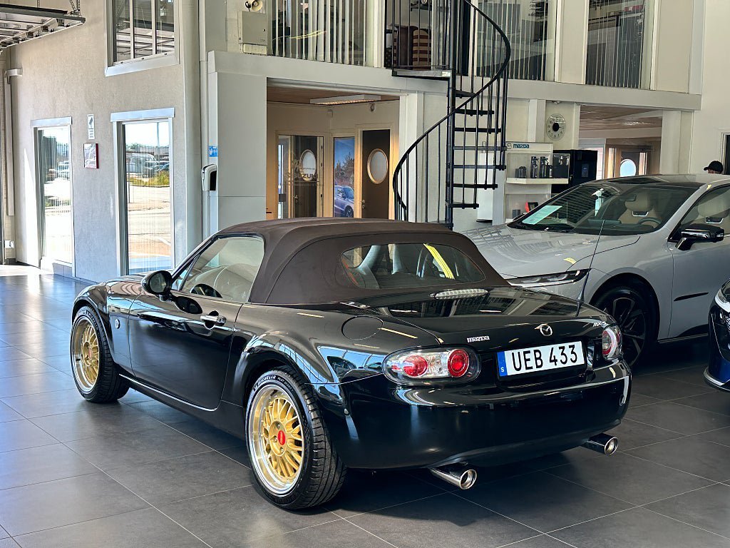 Vehicle Image 16