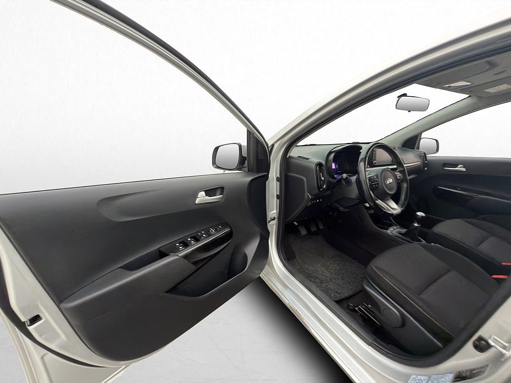 Vehicle Image 8