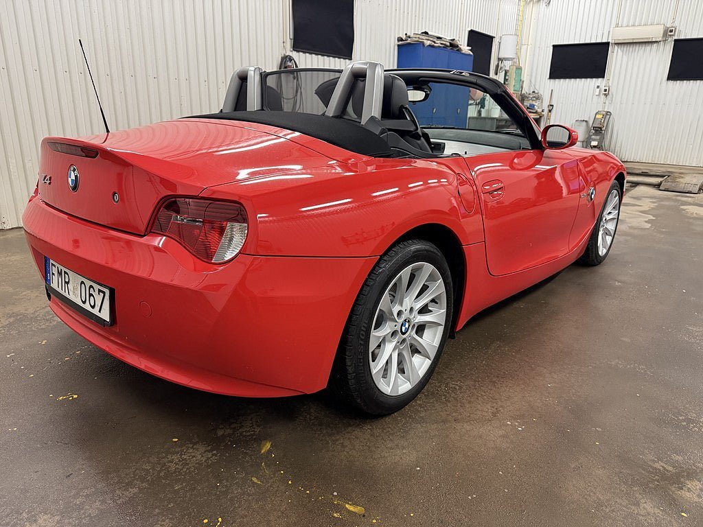Vehicle Image 4