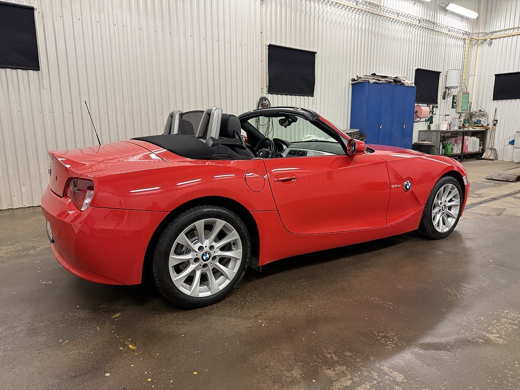 Vehicle Image 6