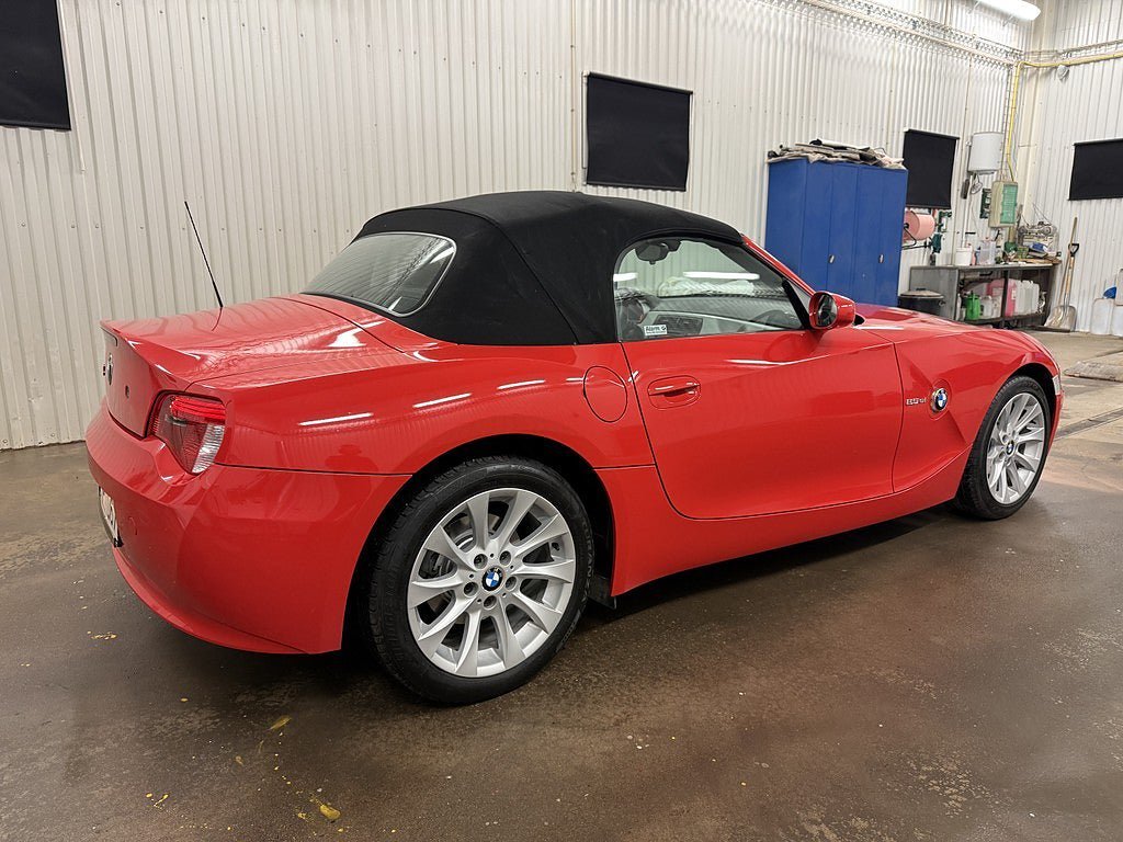 Vehicle Image 10