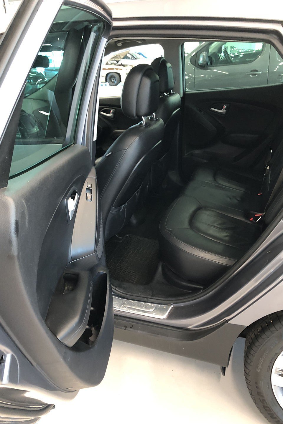 Vehicle Image 8