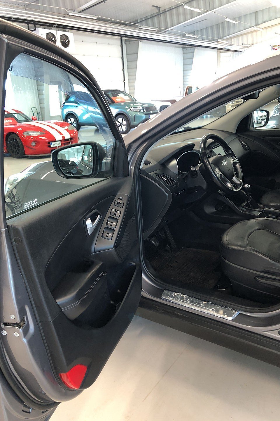 Vehicle Image 10