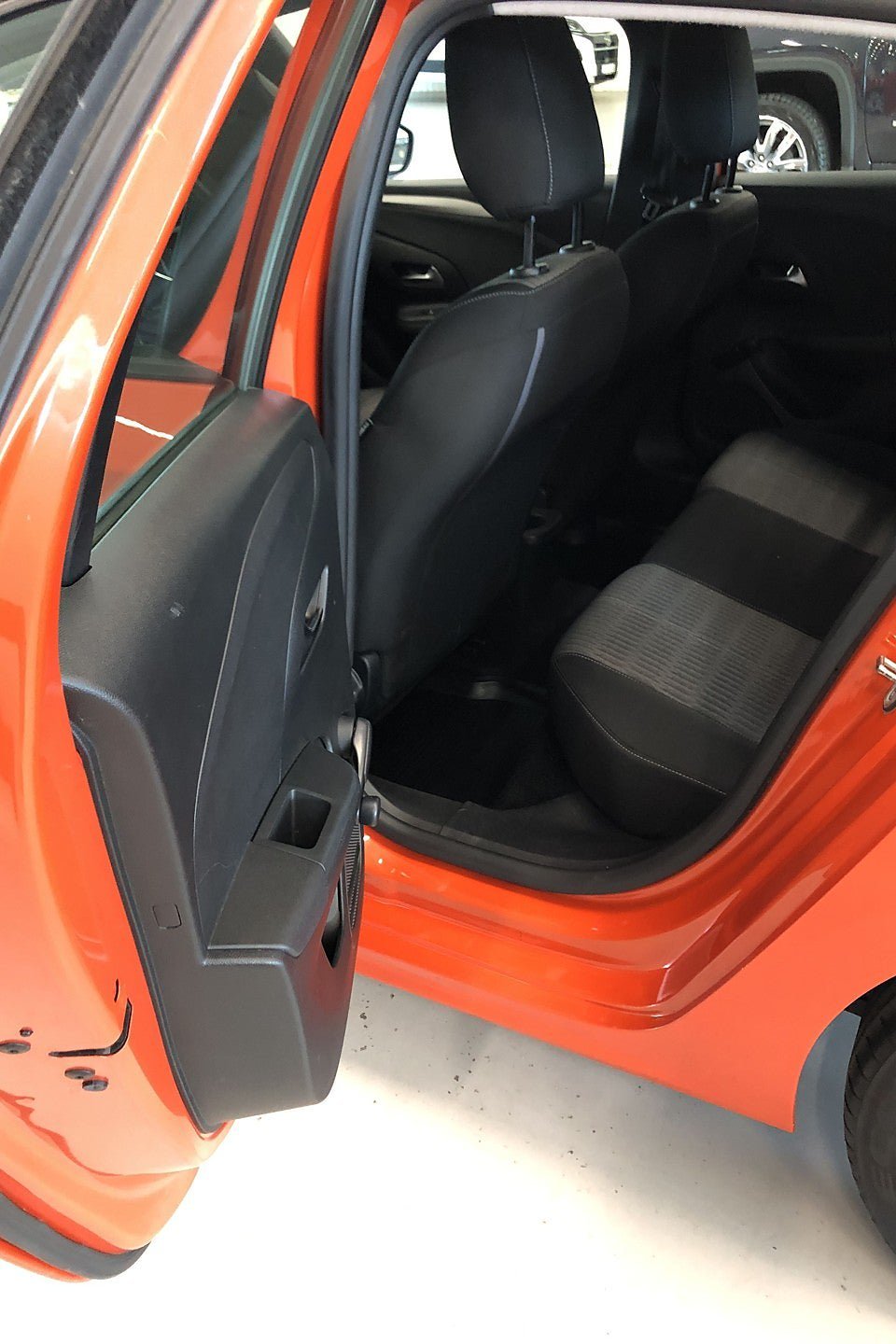 Vehicle Image 9