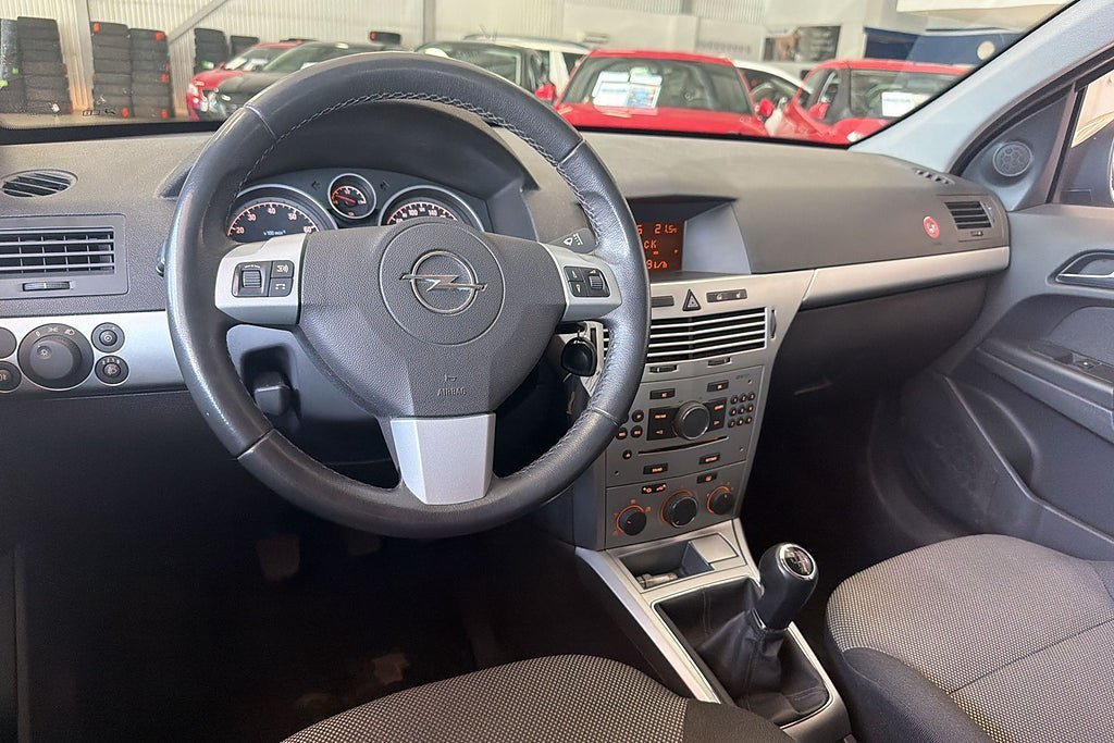 Vehicle Image 12