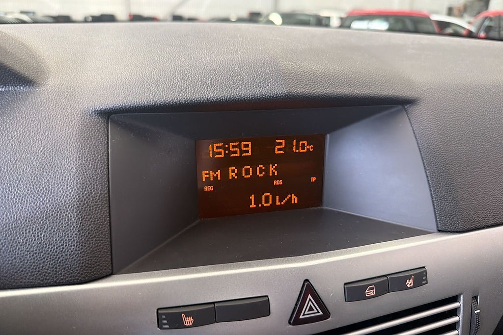 Vehicle Image 16