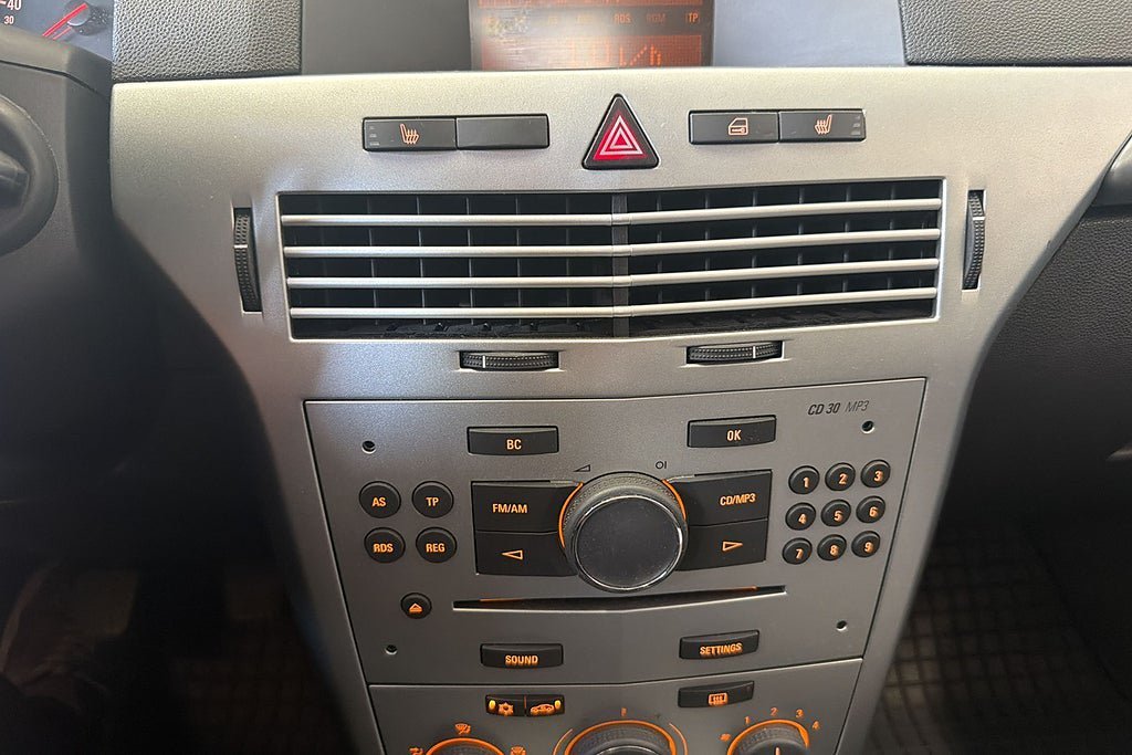 Vehicle Image 17