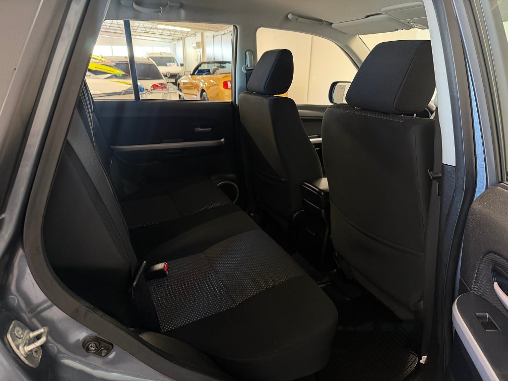 Vehicle Image 9